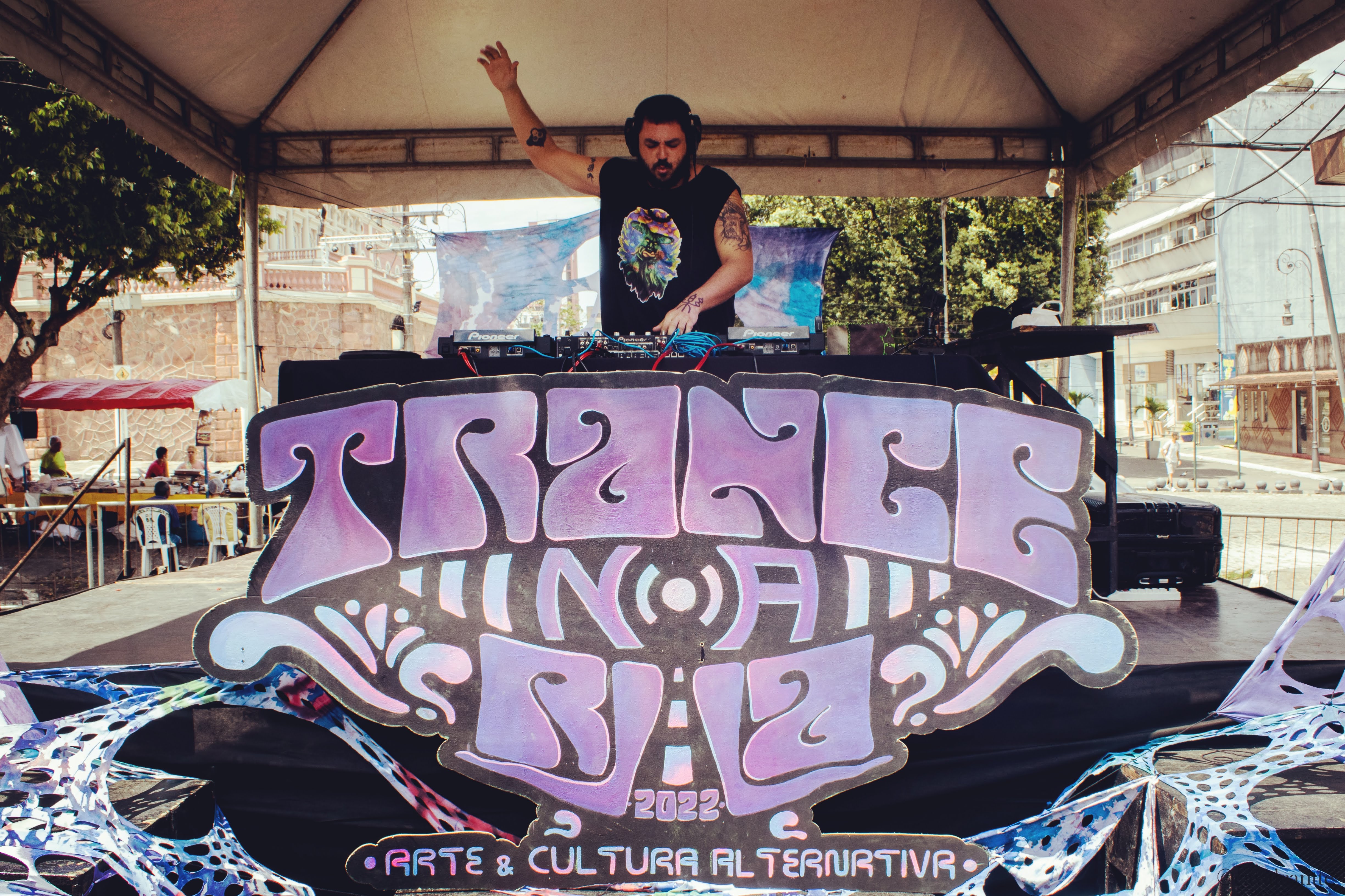 DJ Idemax em apresentação de psytrance