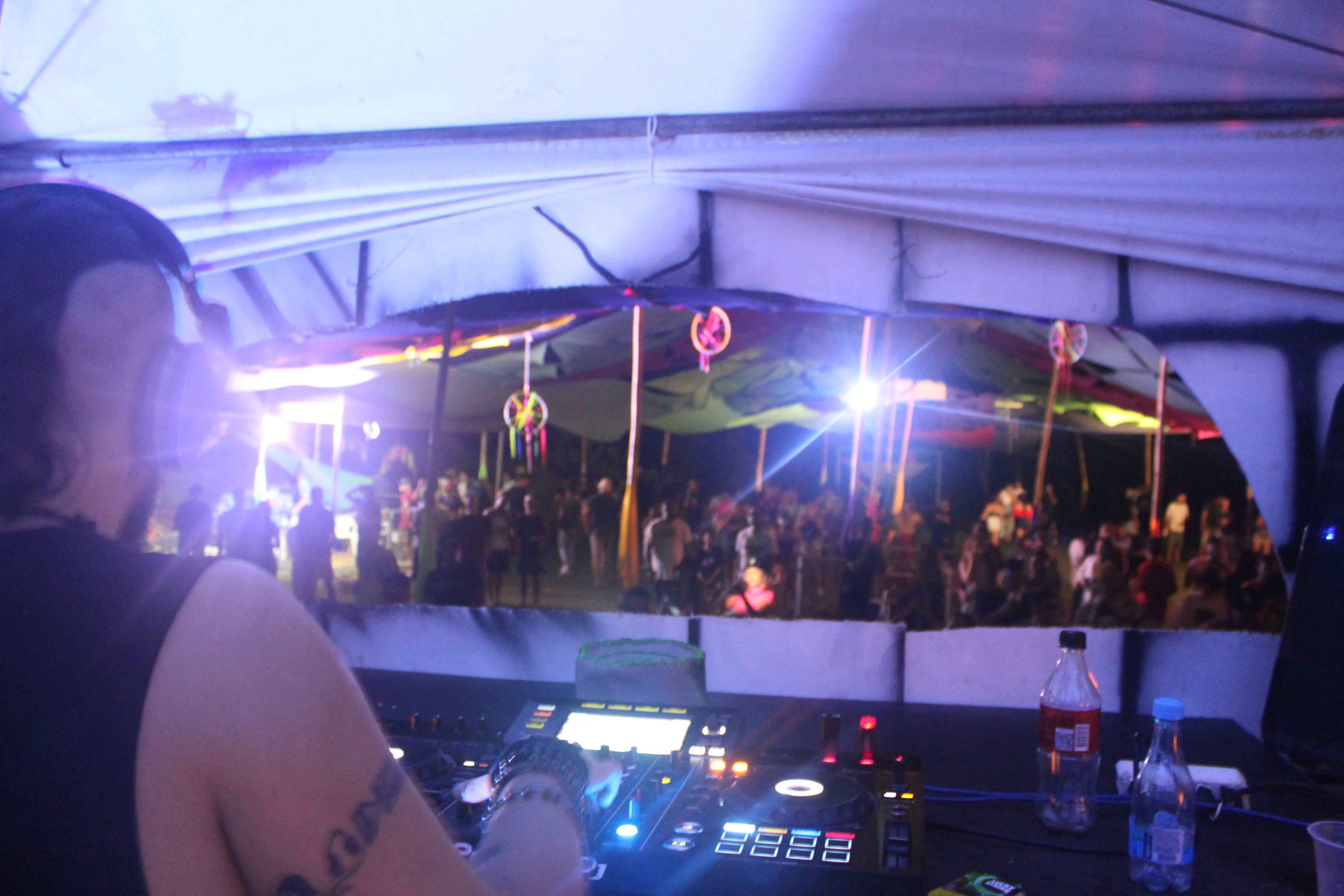 Idemax DJ set em evento
