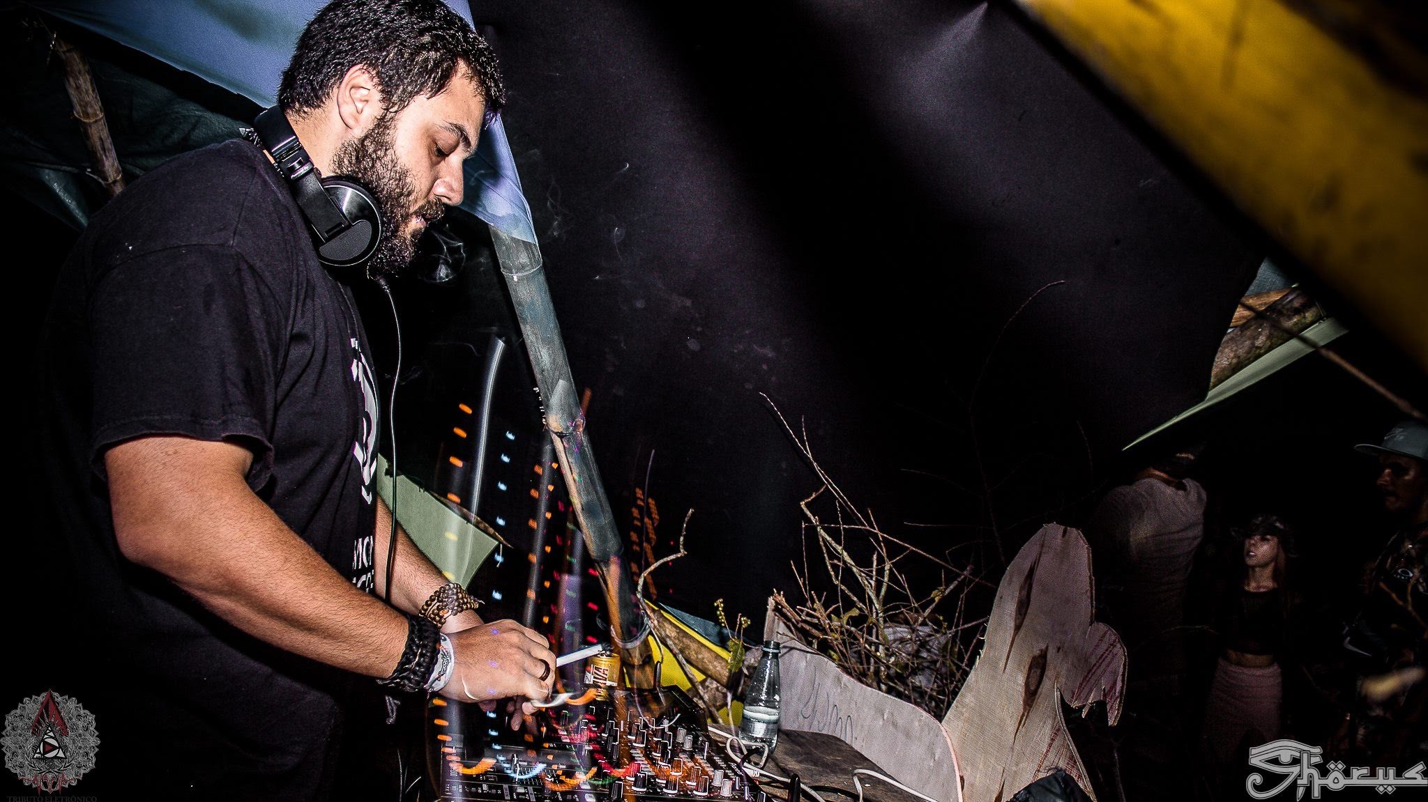 DJ Idemax em show de psytrance fullon