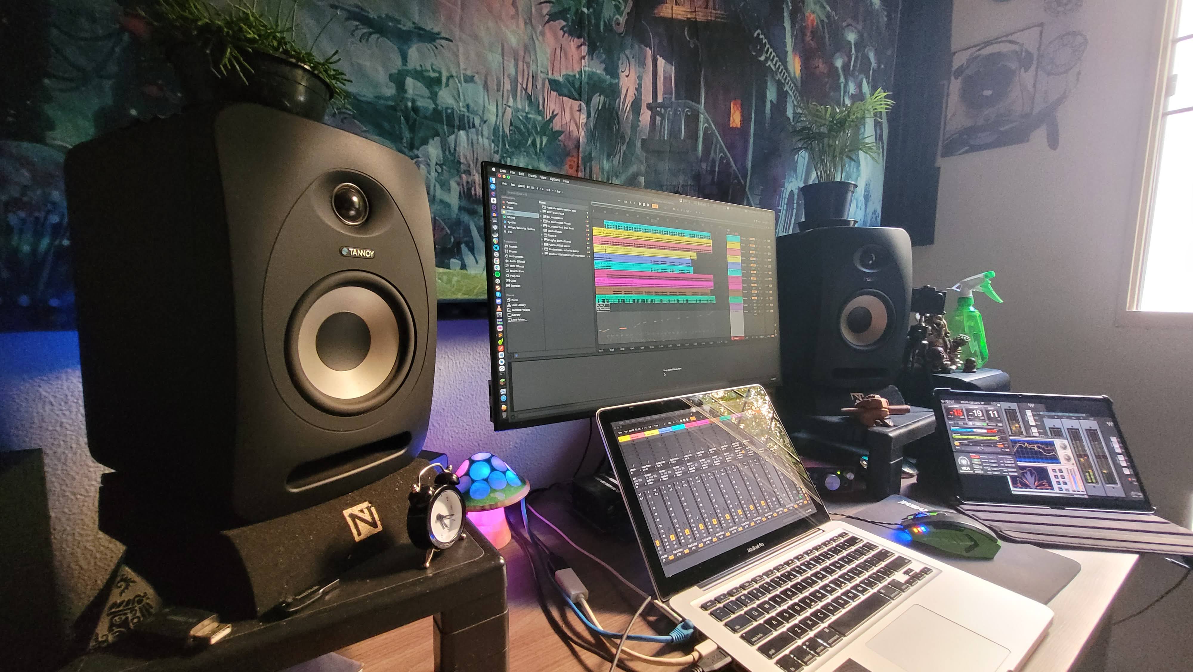 Estúdio de produção musical Idemax com equipamentos profissionais